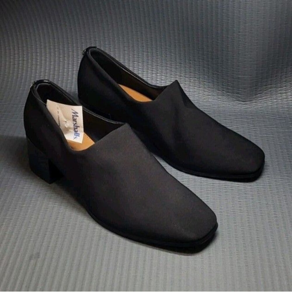 Donald Pliner Women's Chelsie Crepe Elastic Heeled Bootie Black Size 8M
